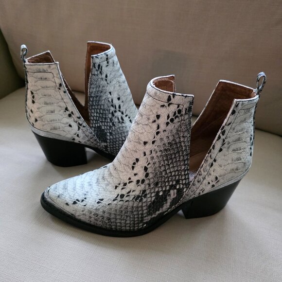 Jeffrey Campbell Cromwell Snake skin booties - Picture 3 of 10
